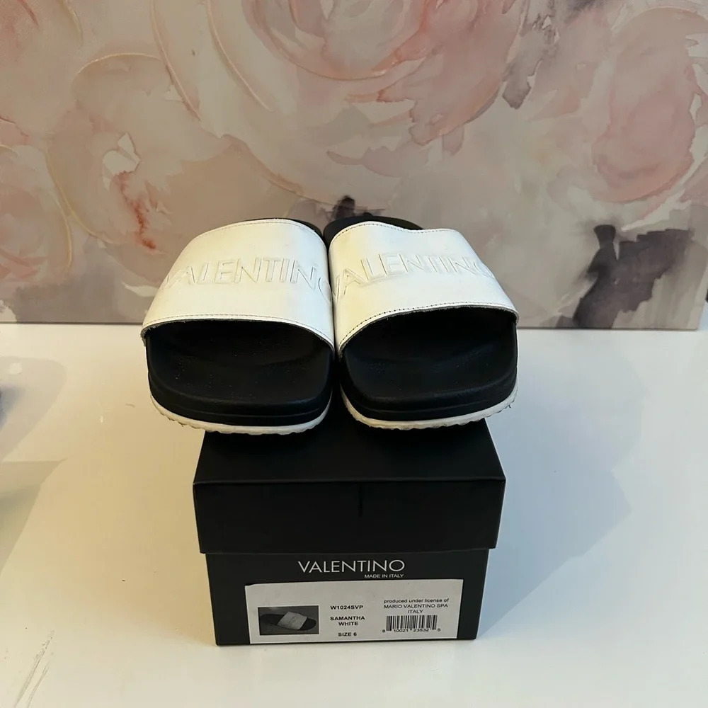 ! Mario Valentino Samantha white slides size 6